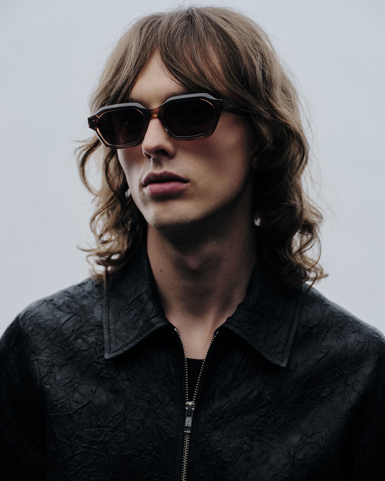 ARO - Black Deep Grey
